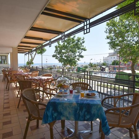 Hotel Bristol Misano Adriatico Bagian luar foto