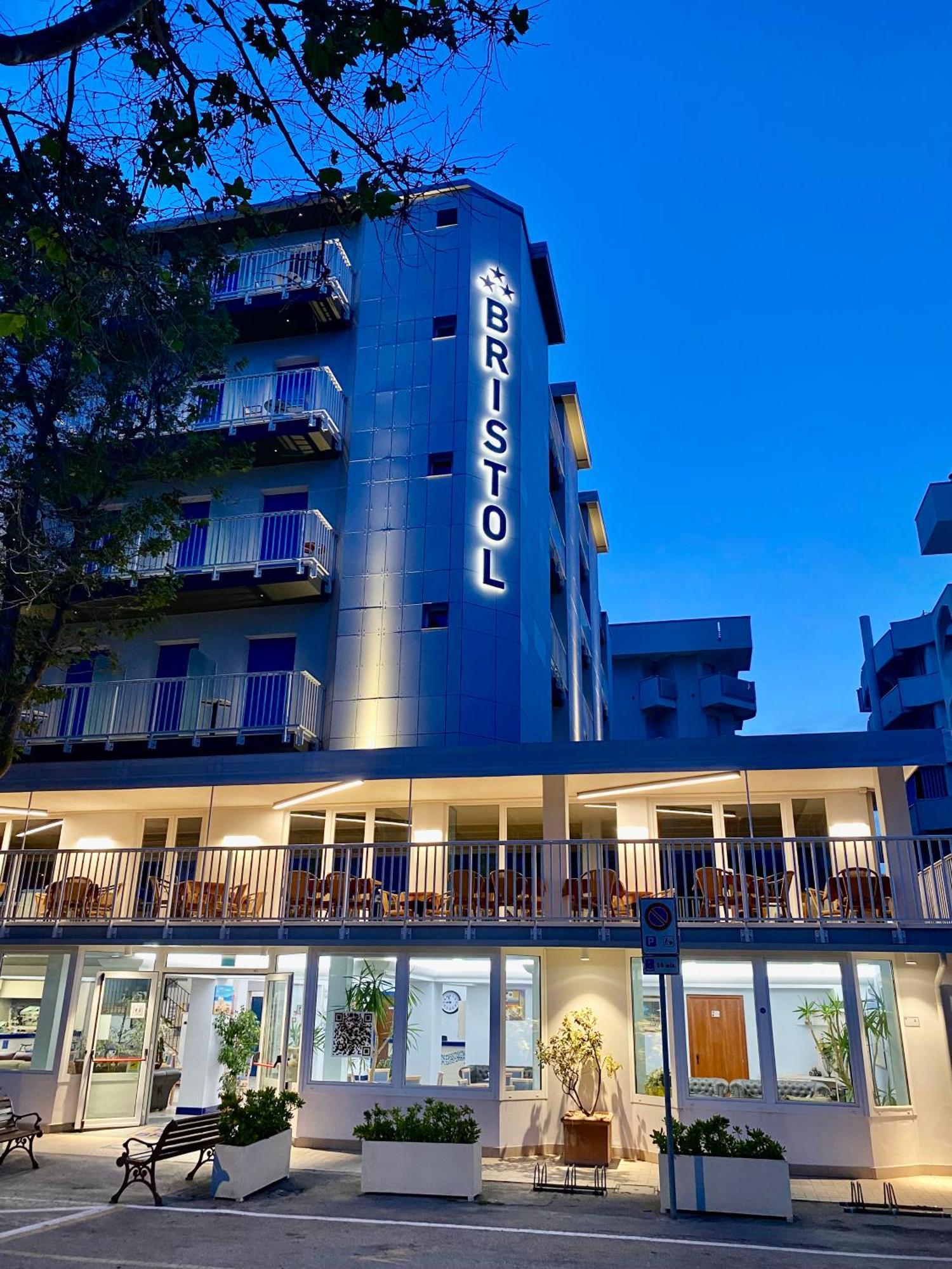 Hotel Bristol Misano Adriatico Bagian luar foto