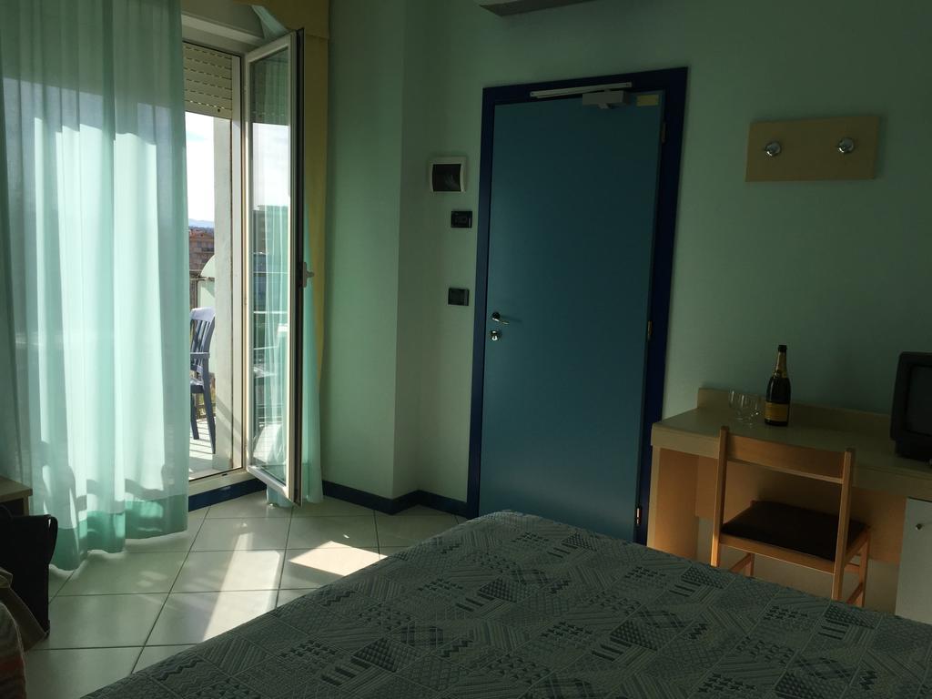 Hotel Bristol Misano Adriatico Ruang foto