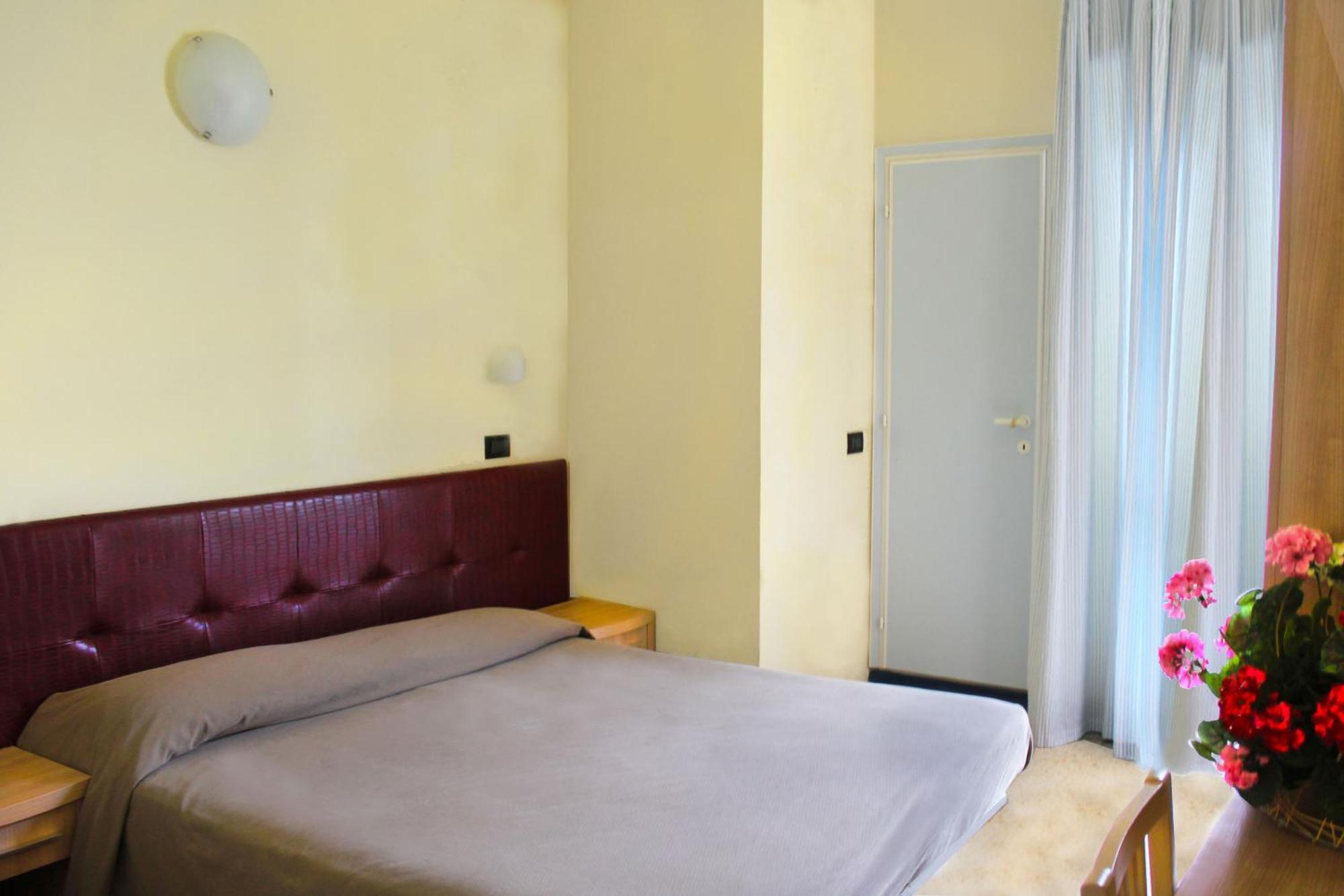Hotel Bristol Misano Adriatico Bagian luar foto