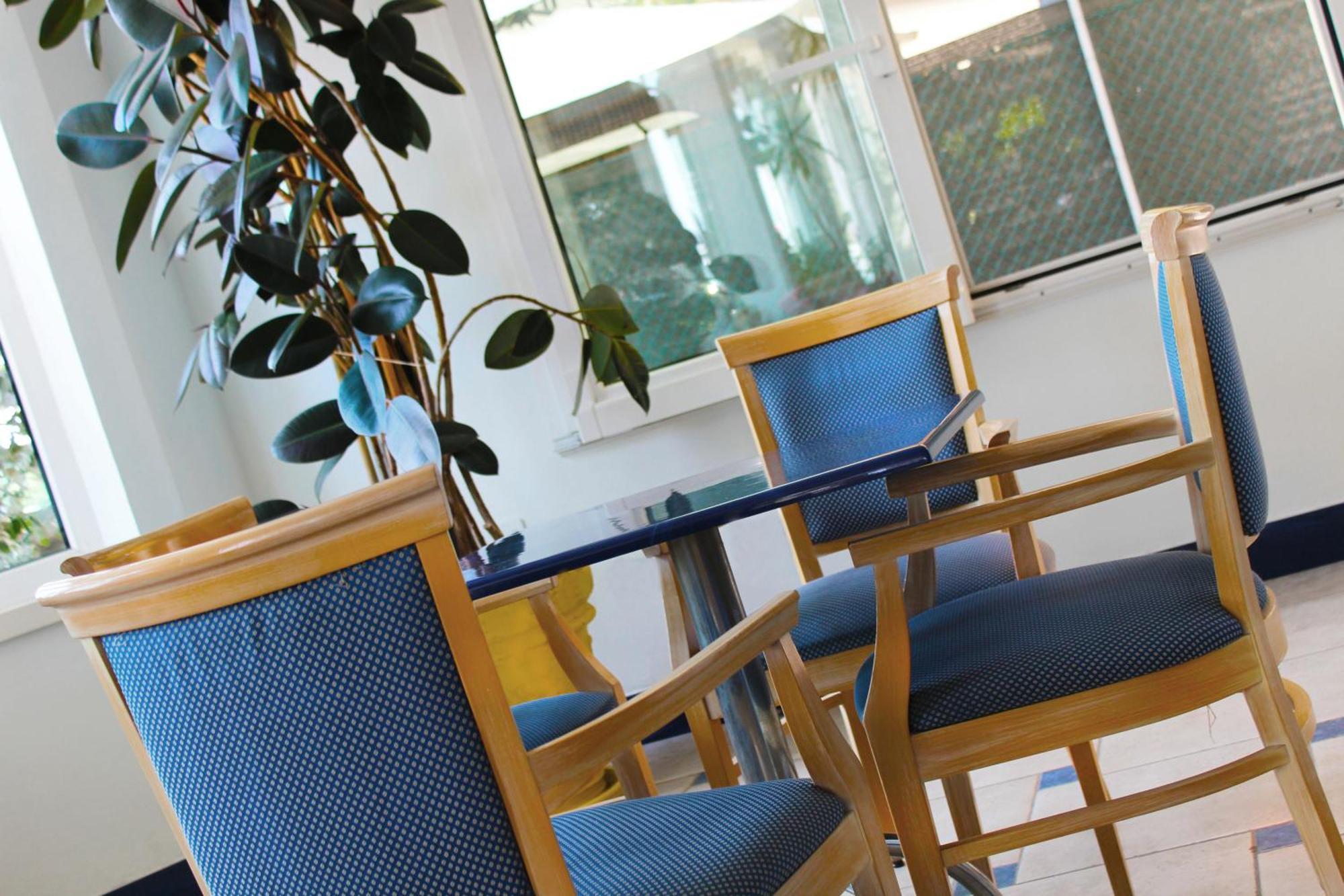 Hotel Bristol Misano Adriatico Bagian luar foto