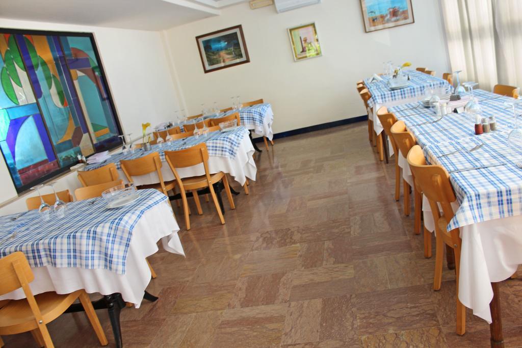 Hotel Bristol Misano Adriatico Bagian luar foto